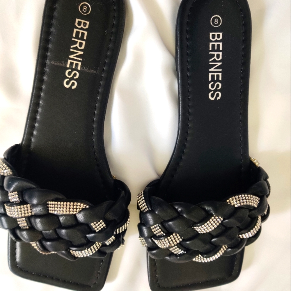 Black sandles